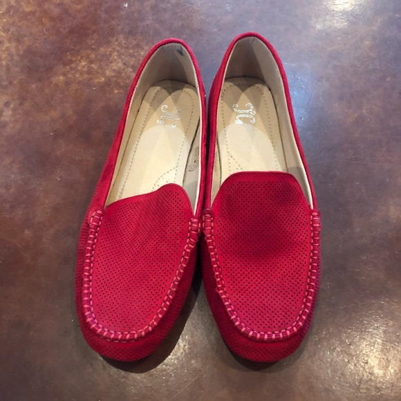 Red flats - Picture 1 of 1